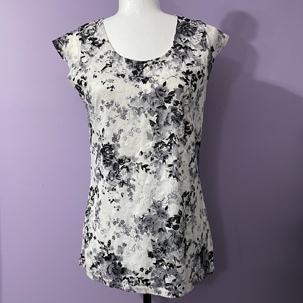 Chic Floral Women's Blouse in Black and White
